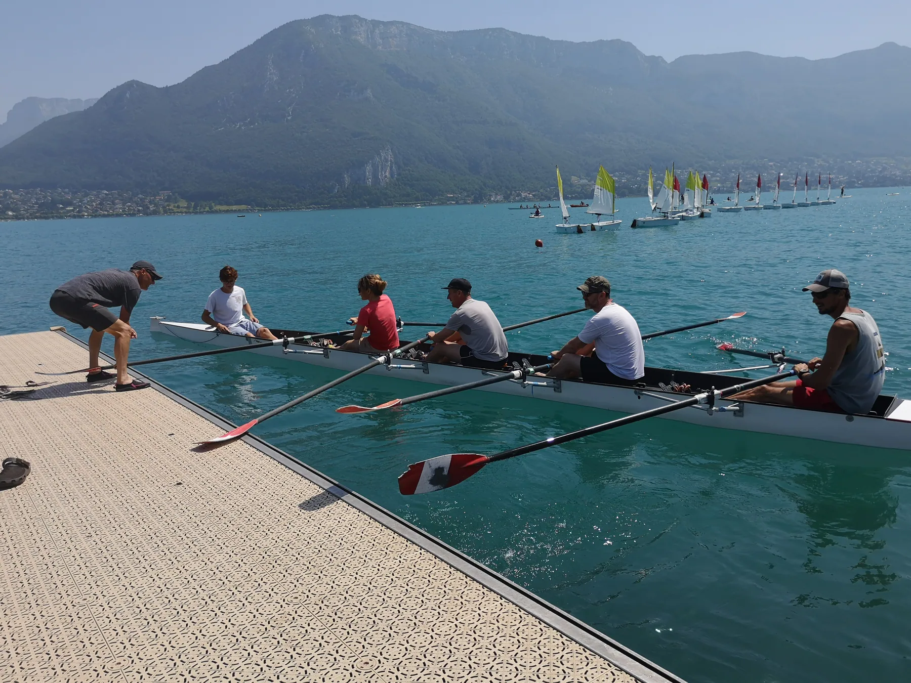 Équipe SOPREMA embarquant pour une activité d’aviron